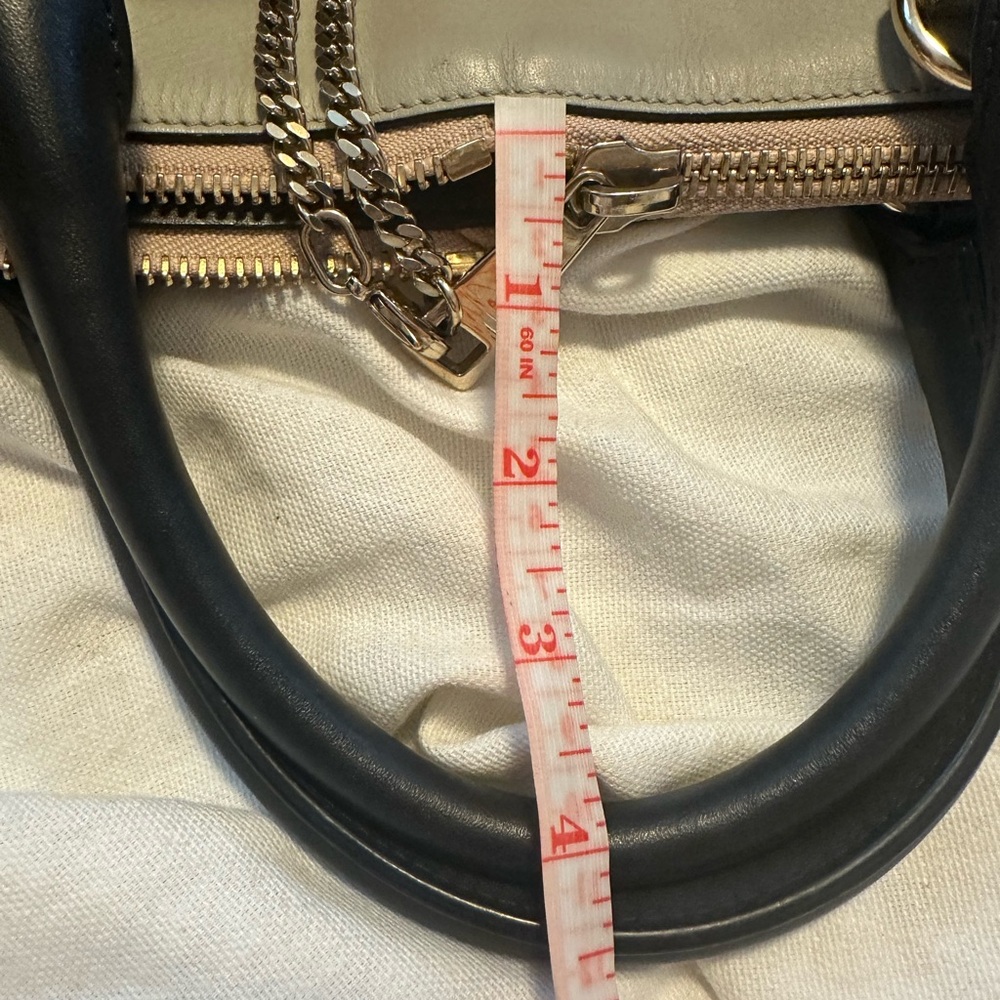 Chloé Cream Leather Shoulder Bag with Black Strap and Gold Hardware - Picture 11 of 12